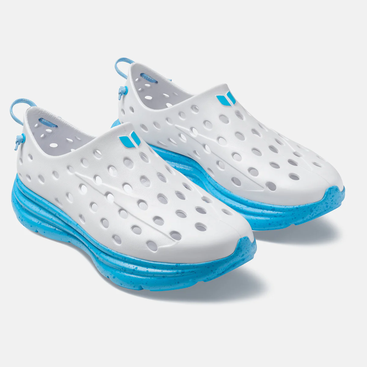 17-revive-white-pacific-2.webp Revive - White / Pacific