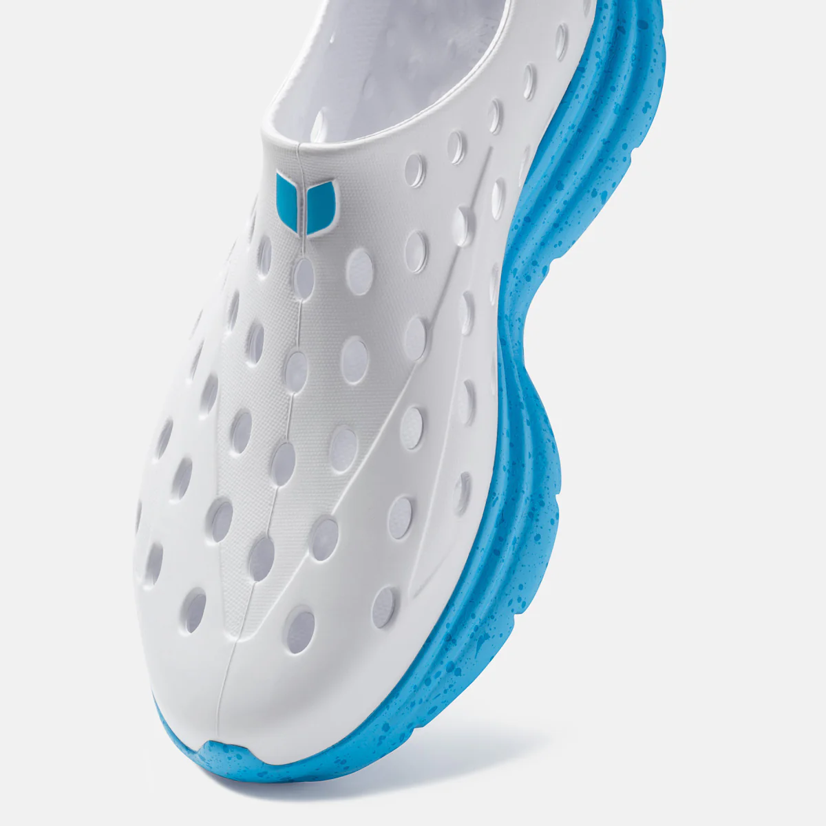 17-revive-white-pacific-4.webp Revive - White / Pacific