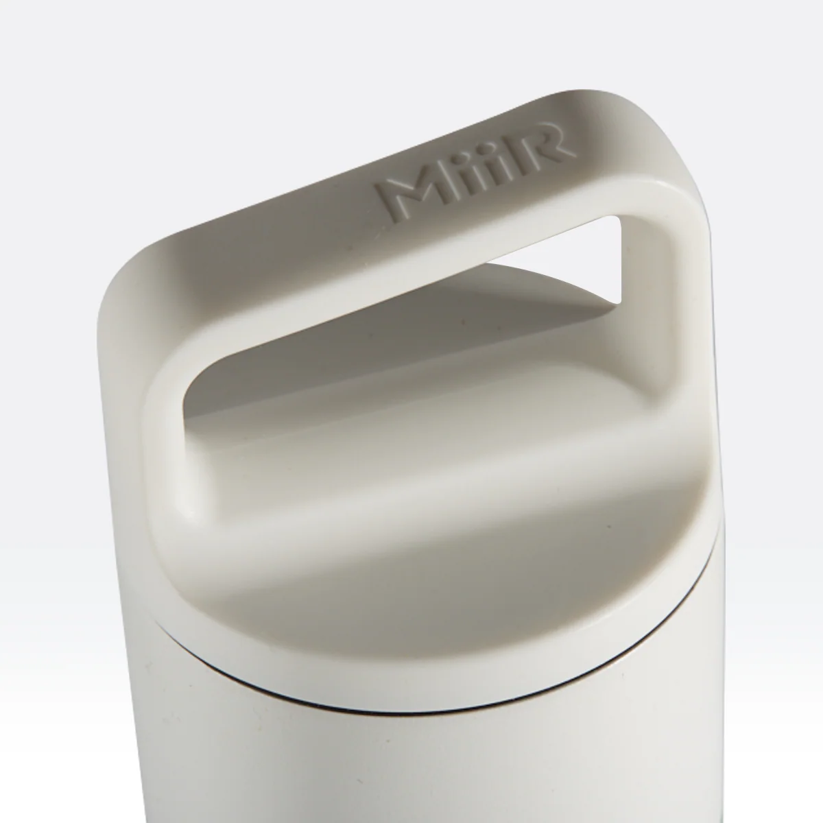 1707-kane-x-miir-20-oz.-water-bottle-white-aop-3.webp KANE x MiiR 20 oz. Water Bottle - White AOP