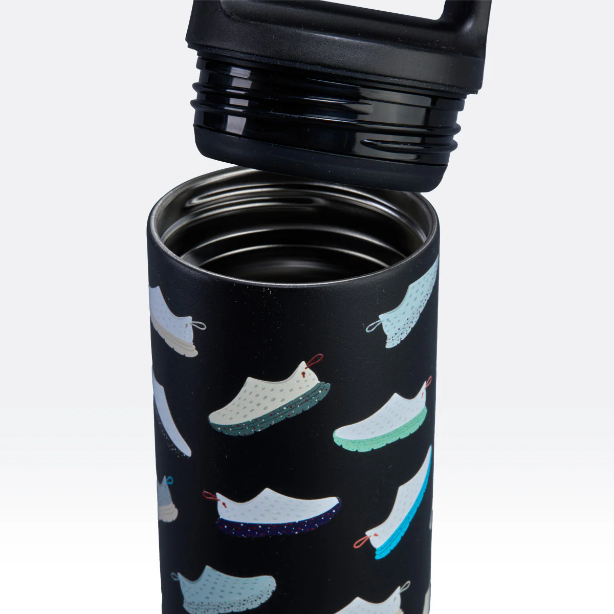1720-kane-x-miir-20-oz.-water-bottle-black-aop-3.webp KANE x MiiR 20 oz. Water Bottle - Black AOP