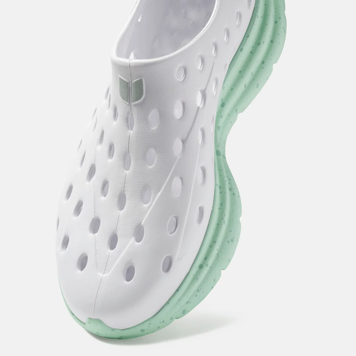 34-revive-white-spring-4.webp Revive - White / Spring