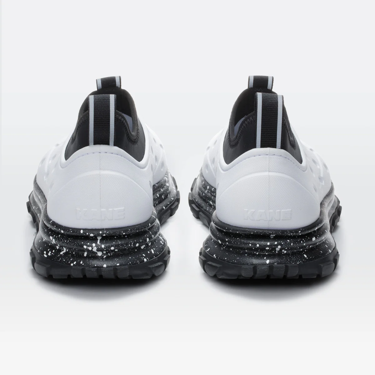 Revive AC - White / Black