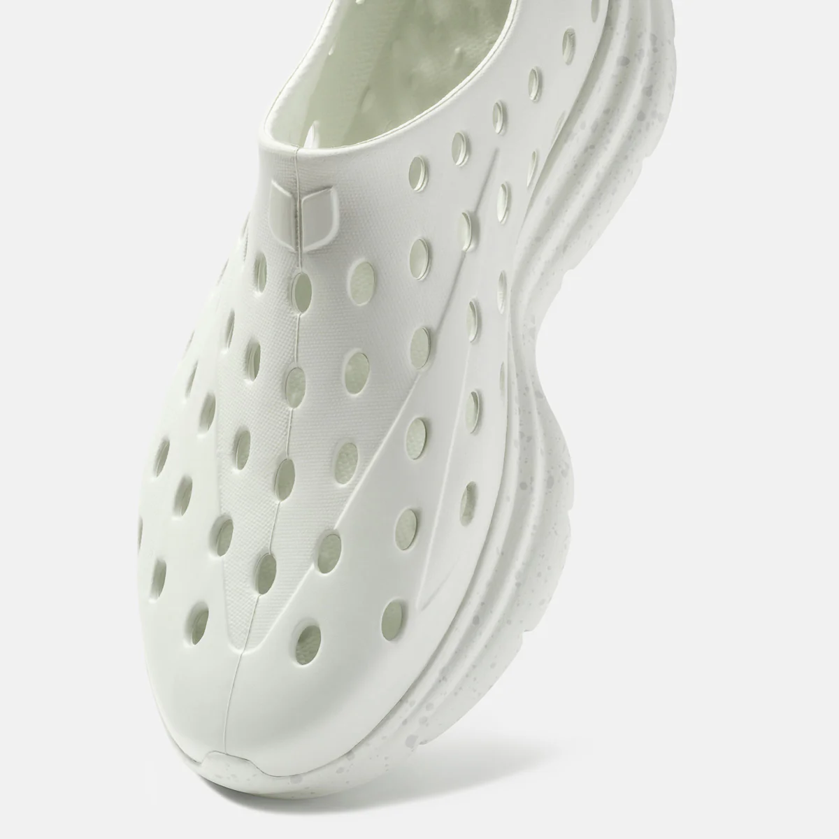 915-revive-cloud-gray-4.webp Revive - Cloud Gray